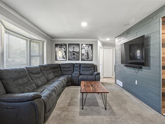 3rd image of 5842 William St