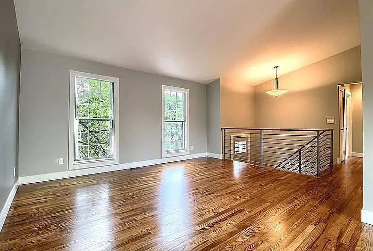 559 London Ave — Photo 2