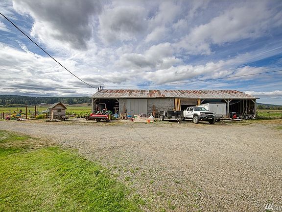 2880 sq foot shop/garage with three phase power.