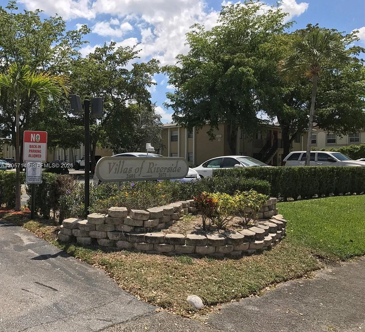 Villas Of Riverside Condo — Photo 2