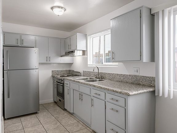 3rd image of 981 Elden Ave APT 8