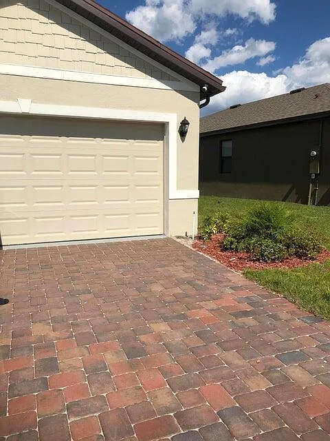 3 bed, 2.0 bath, 1738 sqft, $2,200 — Photo 2