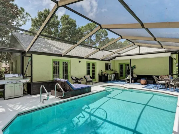 7107 Queen Palm Cir, Sarasota, FL 34243
