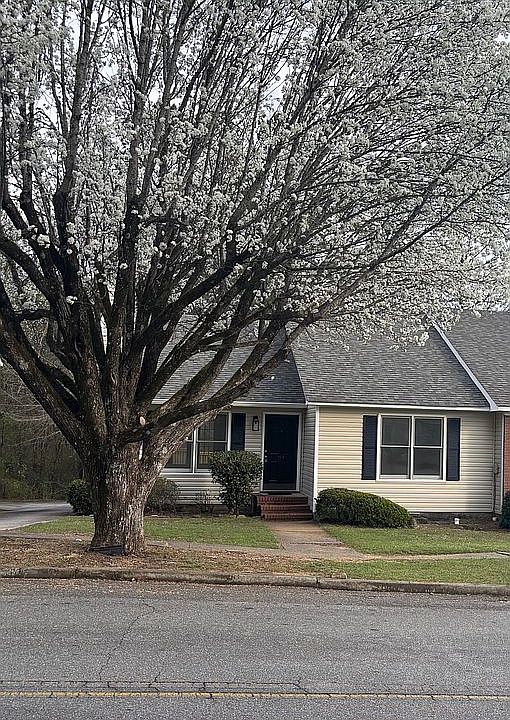 1st image of 164 Manor Row