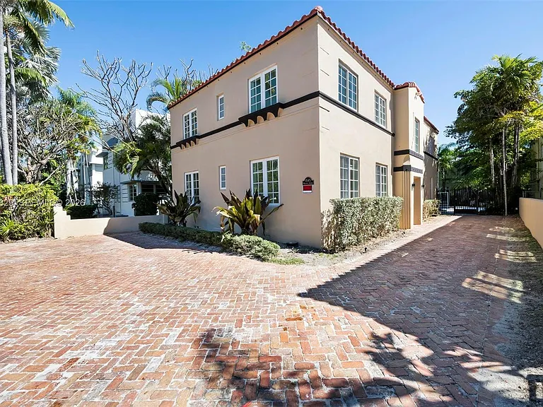 1545 Meridian Ave — Photo 43
