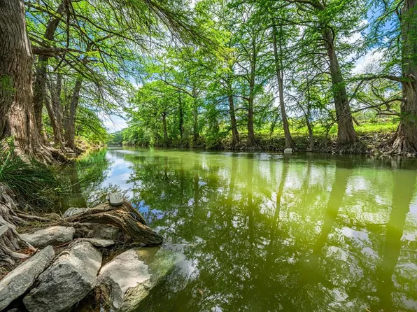 113-115 Carlisle Ln, Comfort, TX 78013