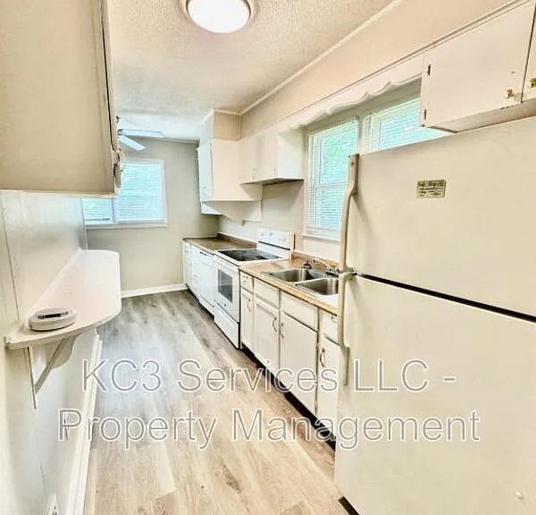 2215 E 81st St — Photo 16