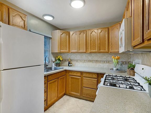 3rd image of 2894 47th St