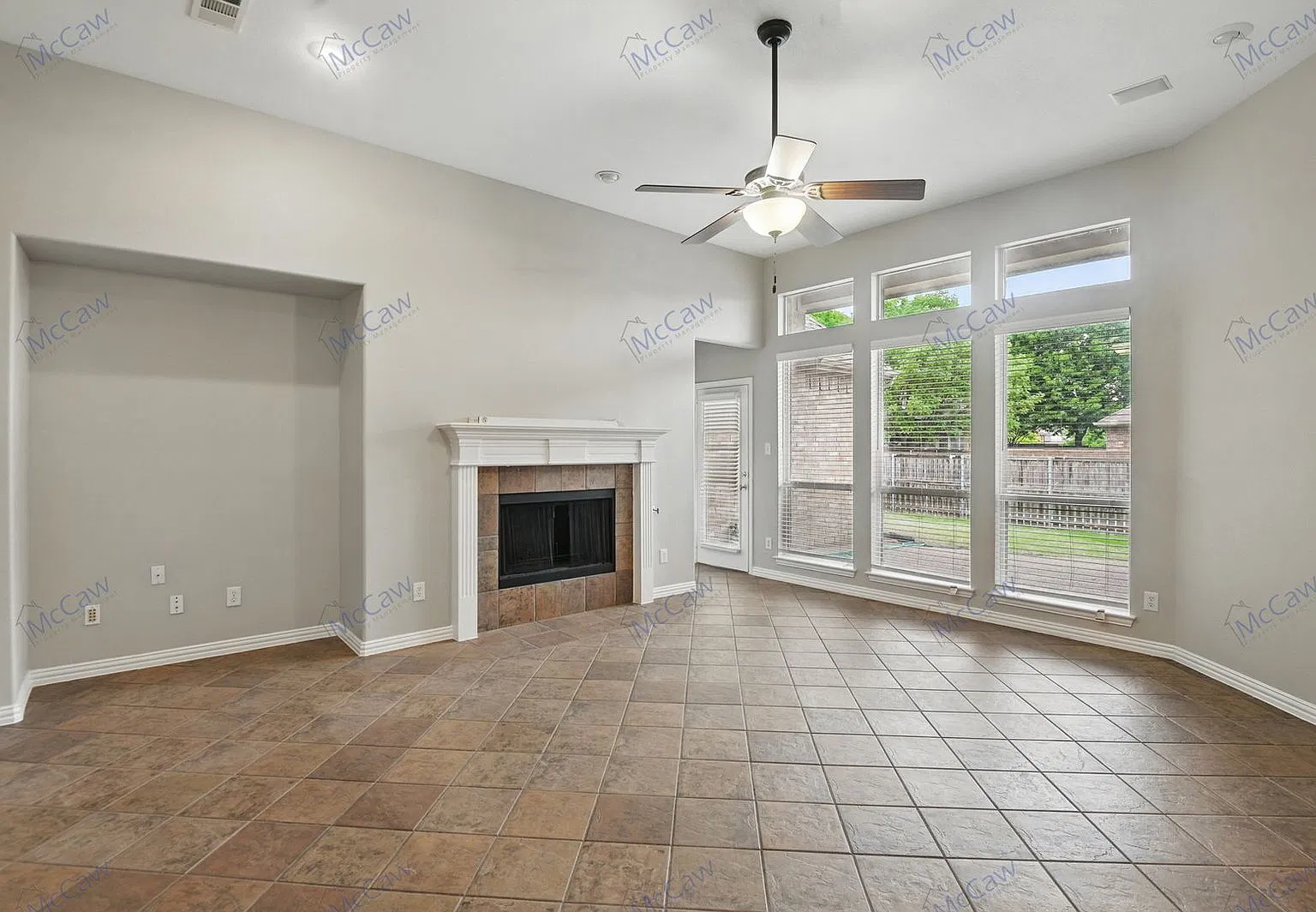 4 bed, 2.5 bath, 2940 sqft, $3,150 — Photo 4