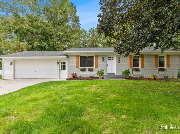 8170 Jericho Ave NE, Rockford, MI 49341