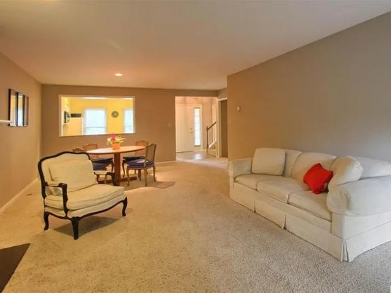 1104 Peggy Dr — Photo 8