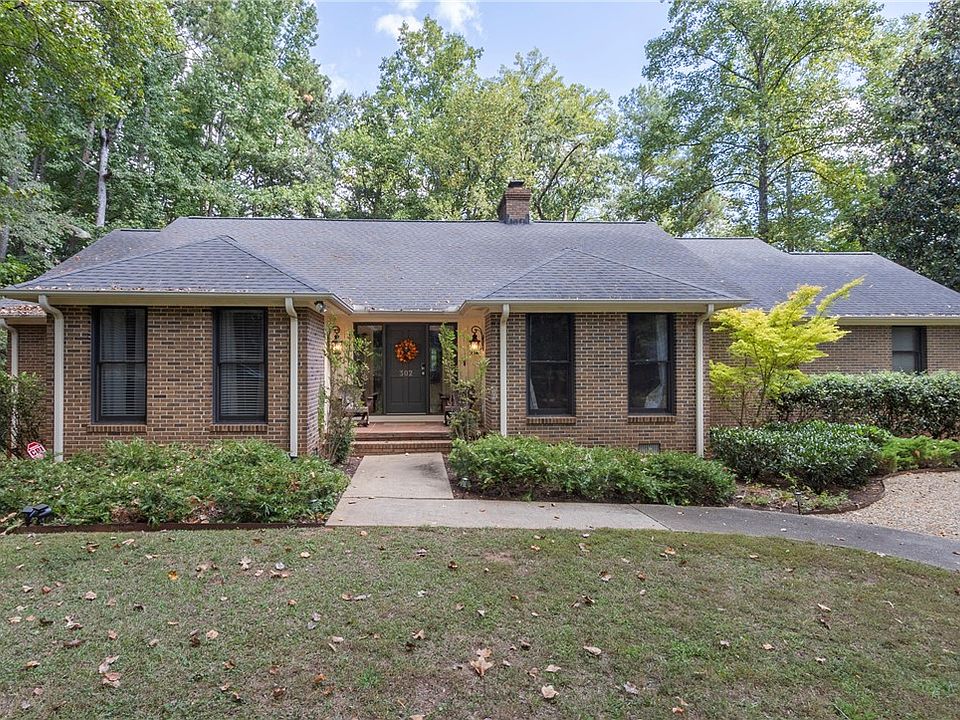 1st image of 302 Brighton Rd