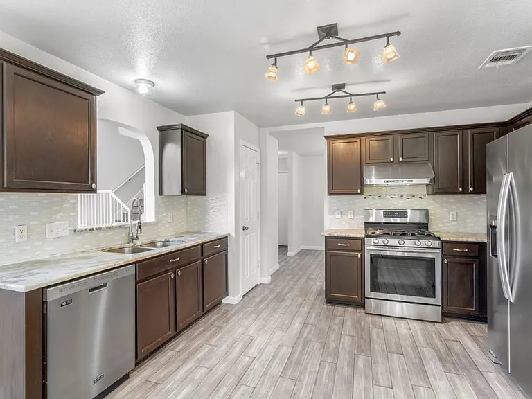 11502 Johnny Weismuller Ln — Photo 10