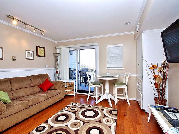 3rd image of 1089 Bluewater Dr #508