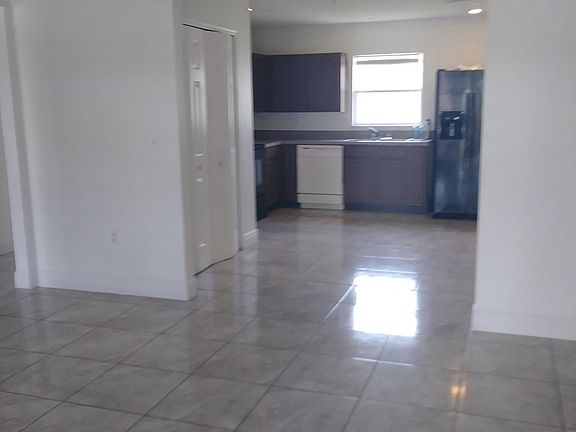 5th image of 374 Dundee Dr