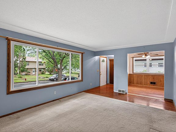 4th image of 2046 Reaney Ave E
