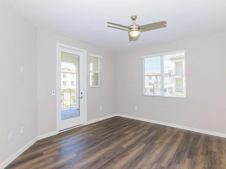 Los Alamitos Luxury Apartments — Photo 30
