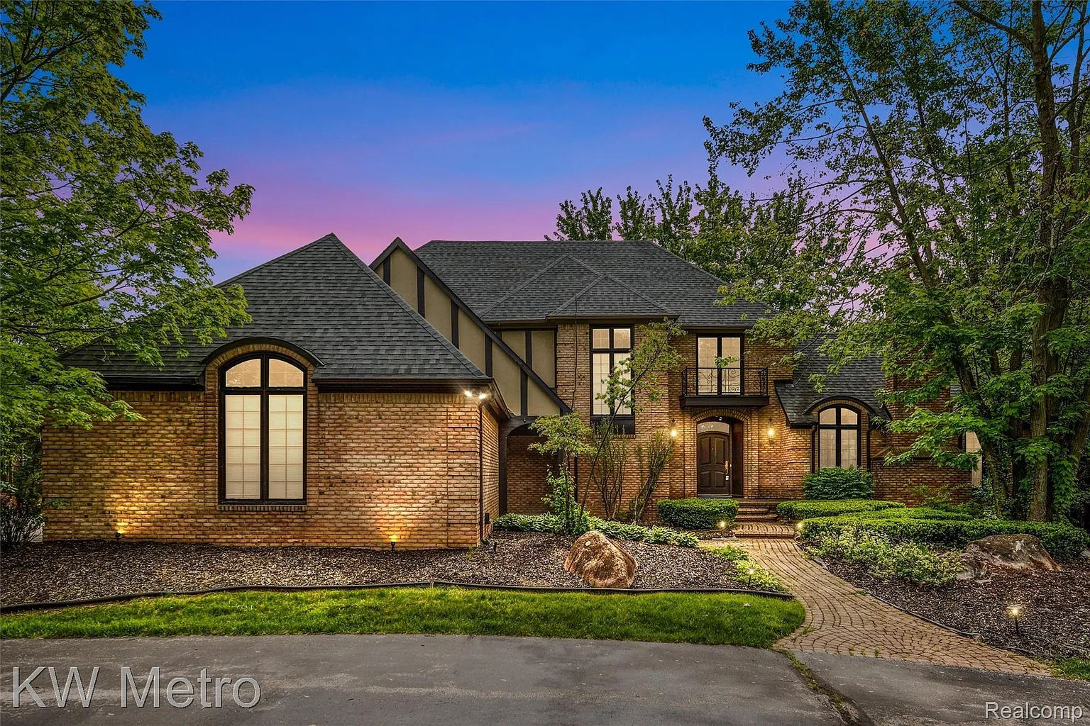 2863 Meadowood Ln photo 1