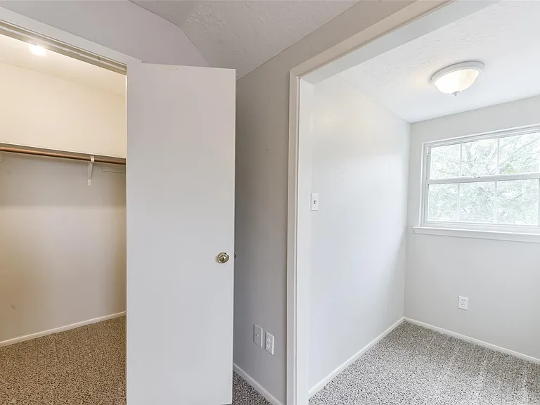16606 Burlcreek — Photo 31