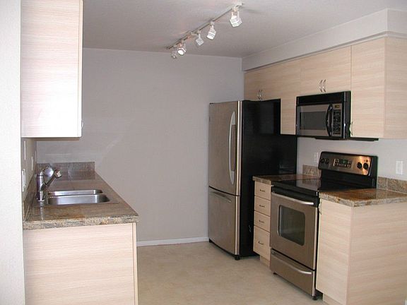 4th image of 210 9th St APT E204