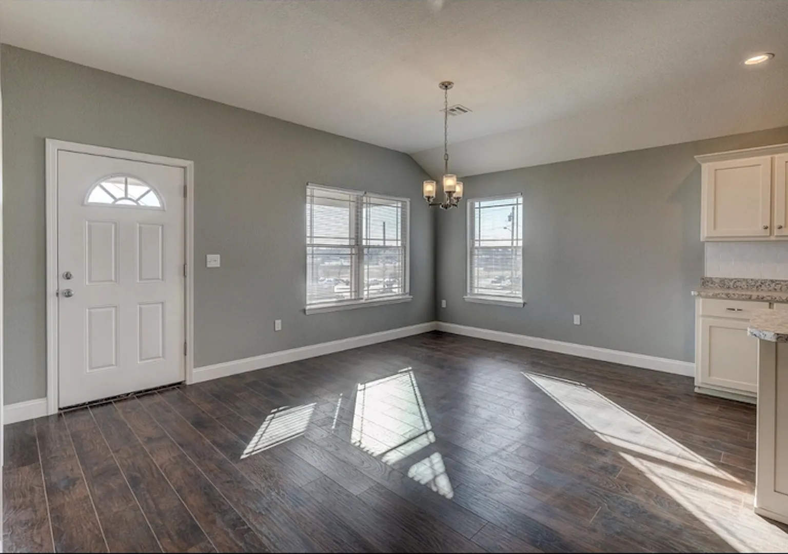 For Lease 3-Bed / 2-Bath 2219 Kentucky Ave, Joplin, MO — Photo 4