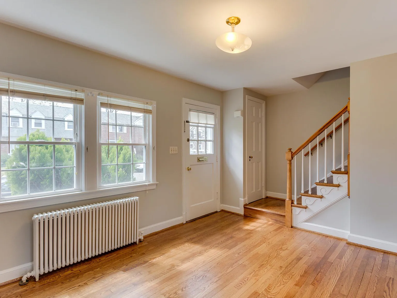 3 bed, 1121 sqft, $4,000 — Photo 2