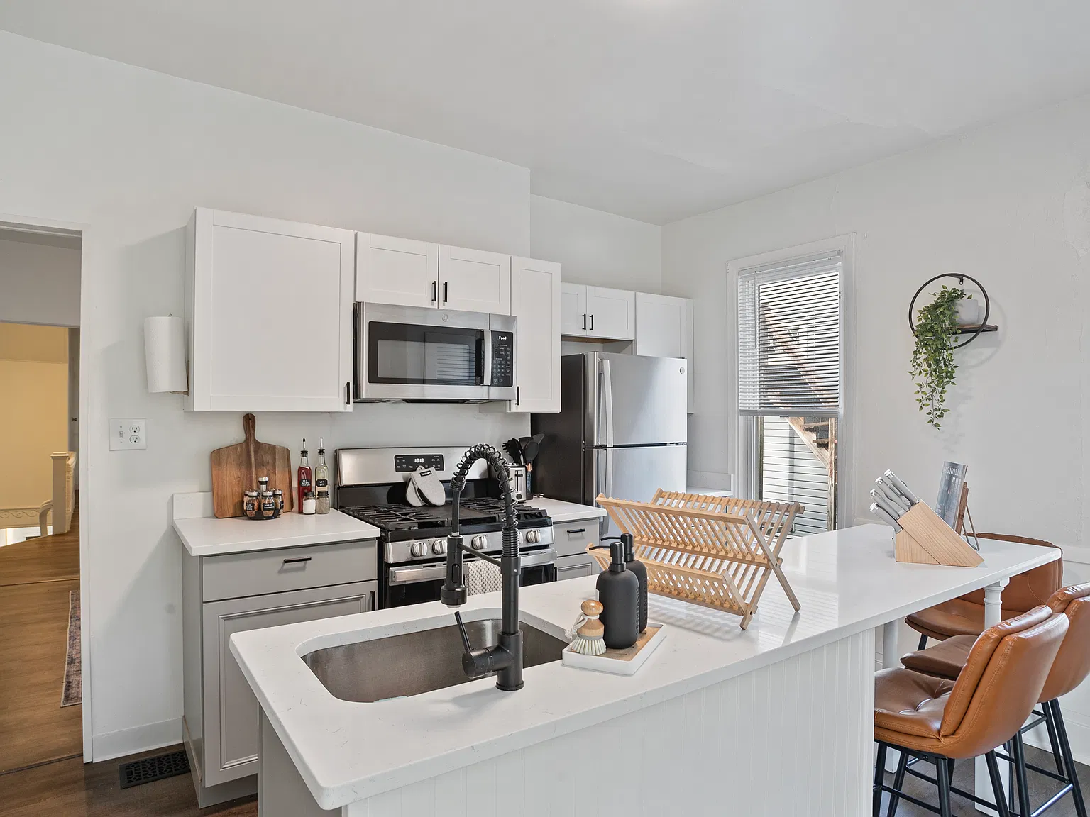 3 bed, 1000 sqft, $1,850 — Photo 2