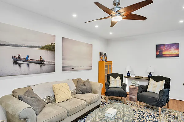 Sold by Remax Edge | media 6