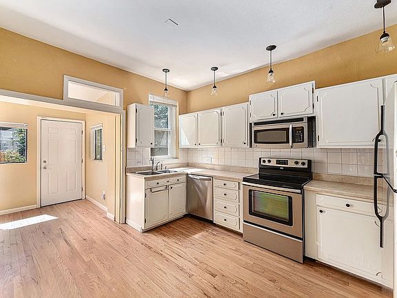 4th image of 2731 N Vine St