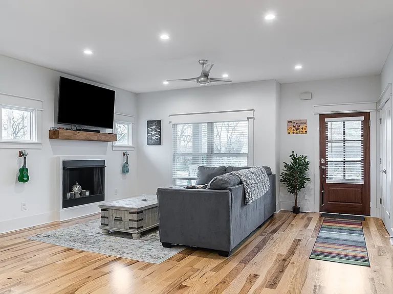 925 Mansfield Ave — Photo 42