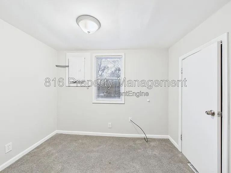 126 S Village Ter — Photo 19