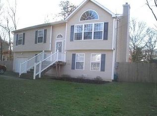 92 Main Ave, Mastic, NY 11950