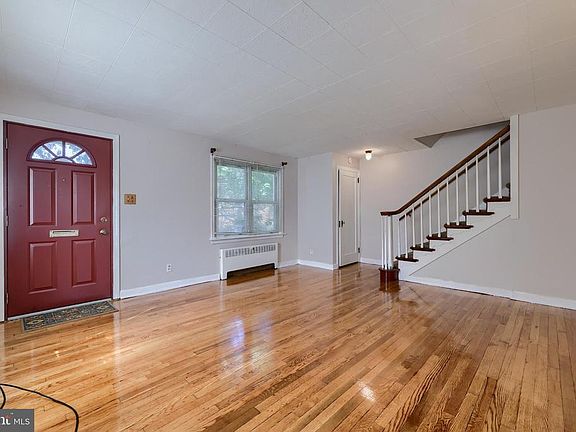 3rd image of 1004 Edgemoor Ct