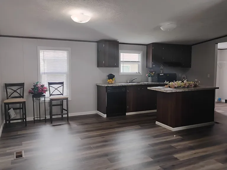 166 Elm Dr — Photo 3