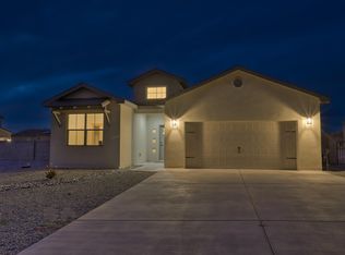 15 Royal Rd, Los Lunas, NM 87031