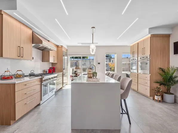 80-24 Penelope Ave, Middle Village, NY 11379