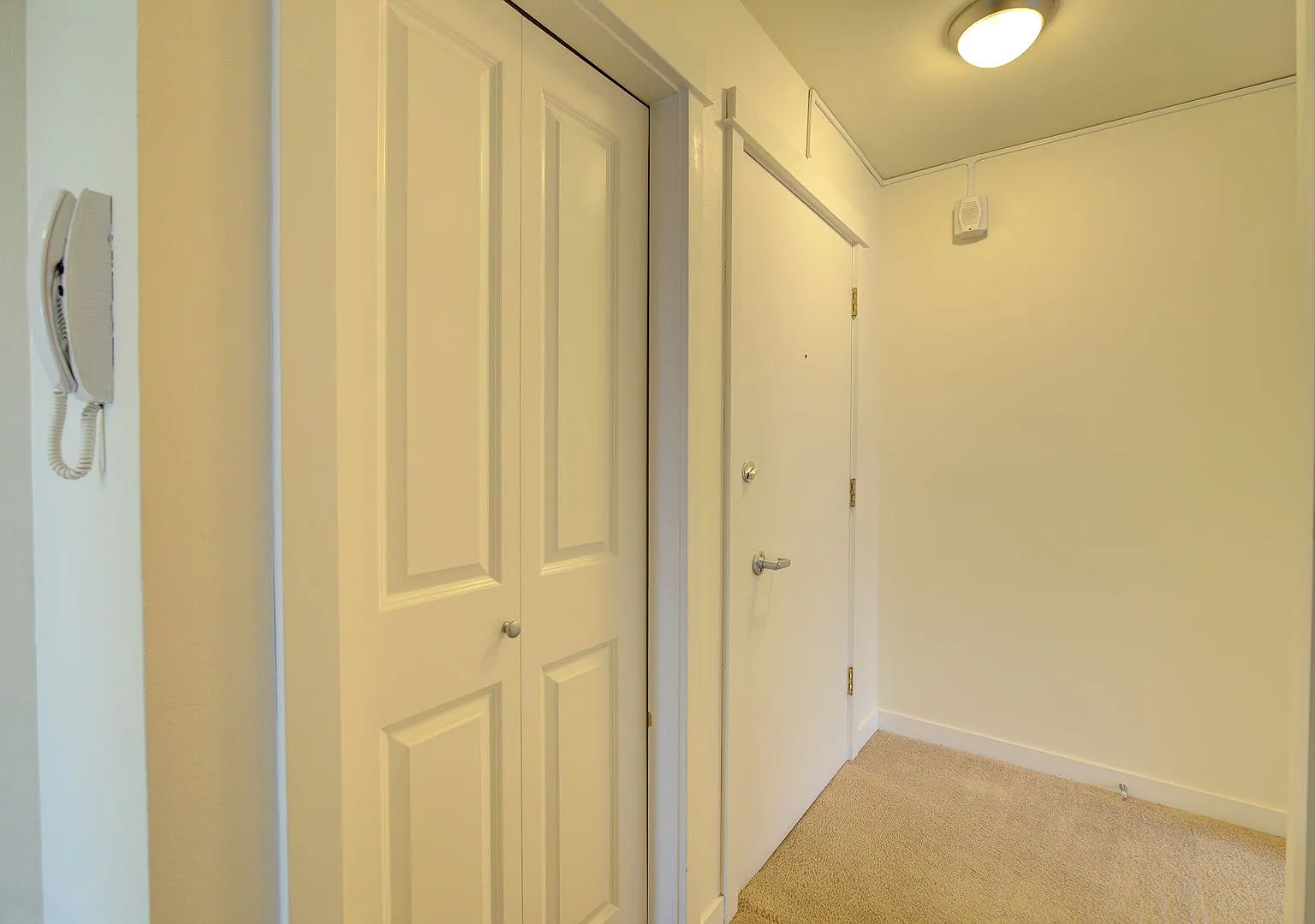 3Bd/1.75Ba Seattle Condo — Photo 3