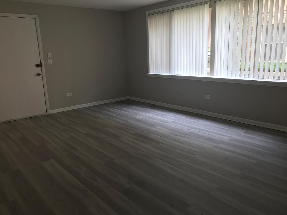2nd image of 6756 N Sauganash Ave
