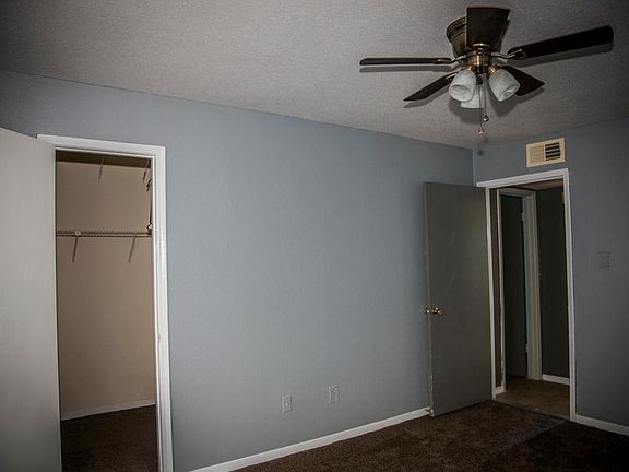 3rd image of 9350 Country Creek Dr