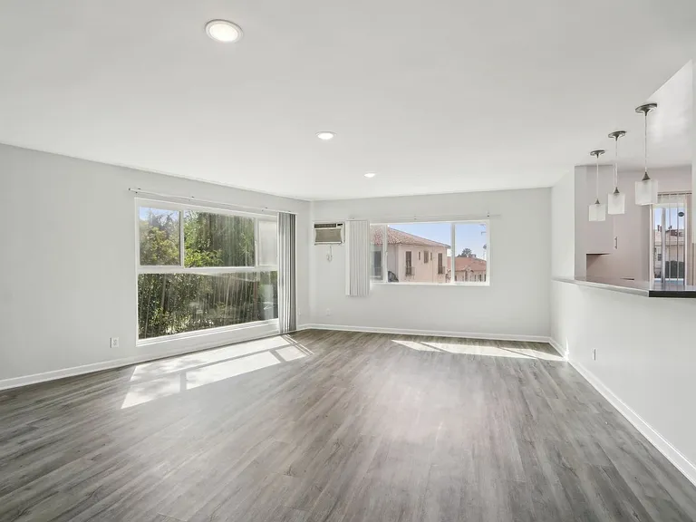 8375 Fountain Ave — Photo 14