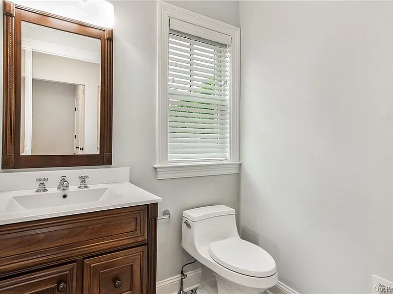124B Maple Ave — Photo 9