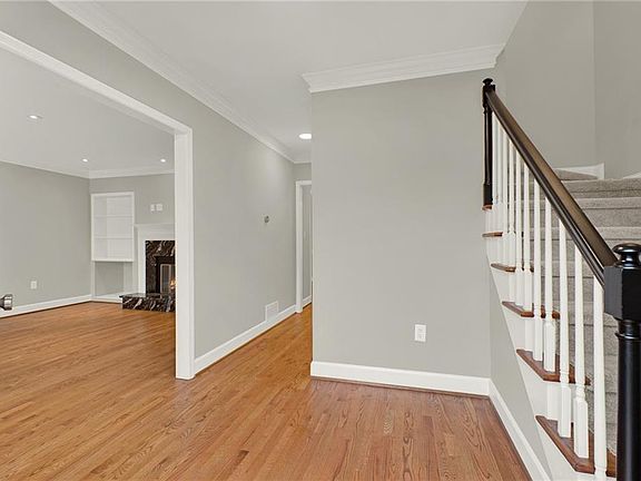 3rd image of 935 Lenox Hill Ct NE