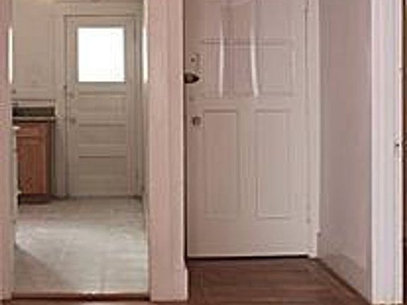 4th image of 1219 Taylor #33