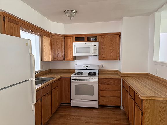 2nd image of 392A Hollywood Dr
