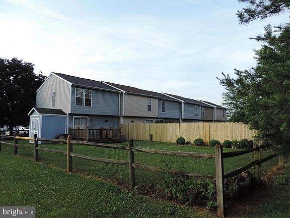 4th image of 225 Lily Ct