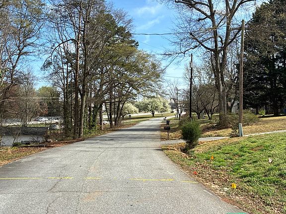 4th image of 10 Hampton Ct