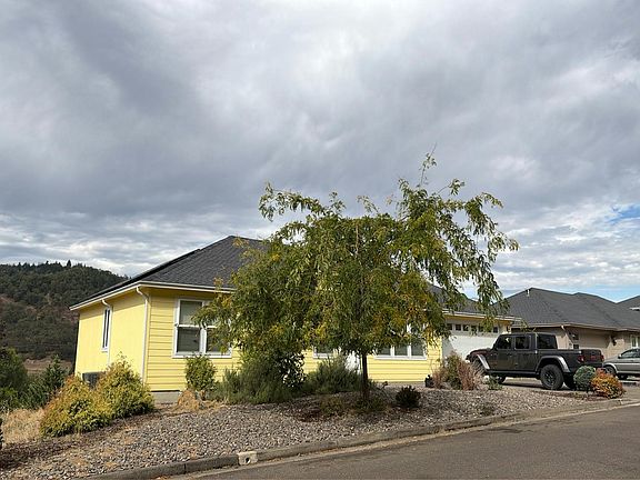 3rd image of 640 N View Dr