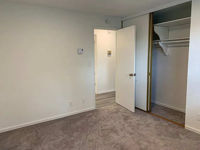 Hillcliff Apartments — Photo 9