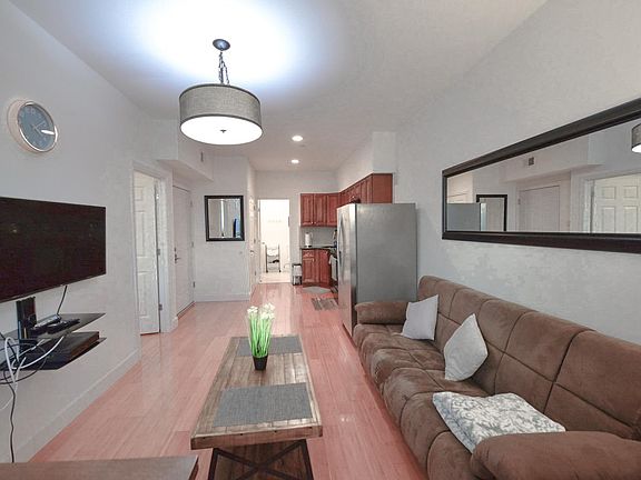 4th image of 1030 Wood St #3R