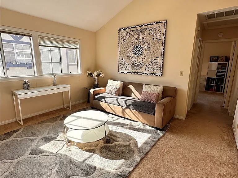 2219 Gates Ave — Photo 14